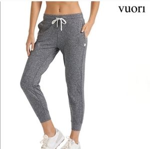 Vuori Performance  Joggers size small